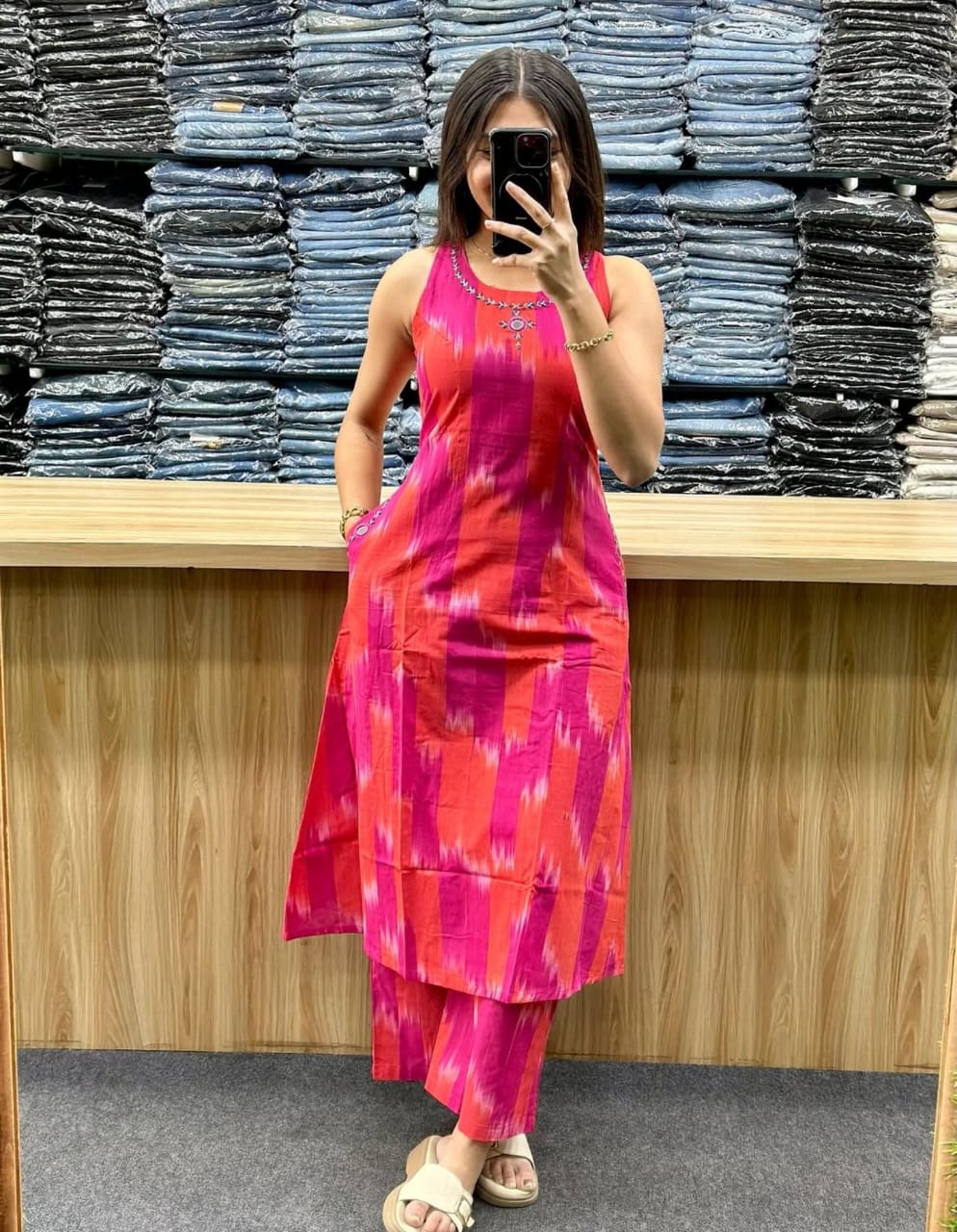 BEAUTIFUL COTTON SLEEVELESS KURTI WITH COTTON PANT.