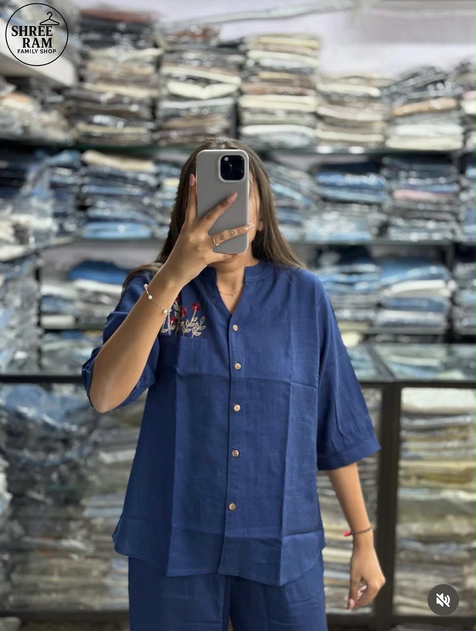 BRAND SHOWROOM PIECE